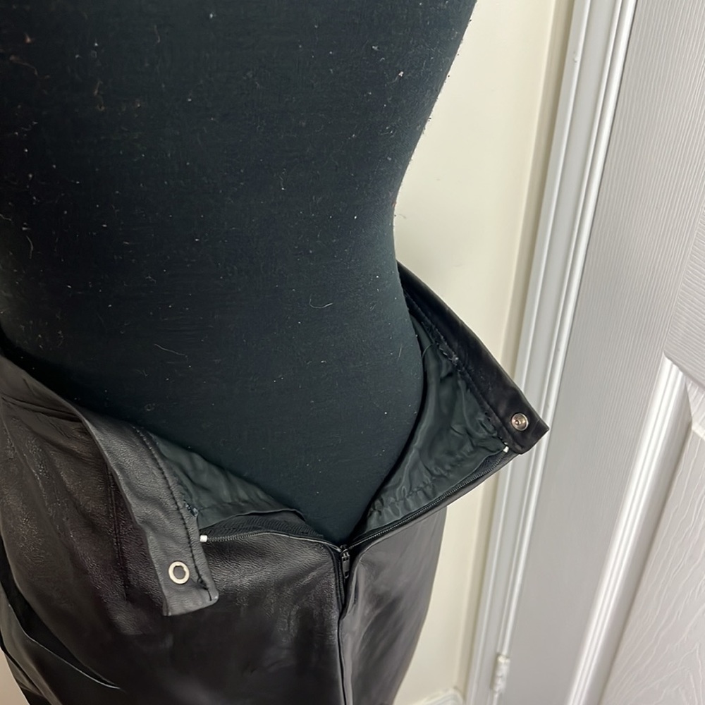 Vintage Midi Length Leather Skirt Size Medium - Picture 13 of 14